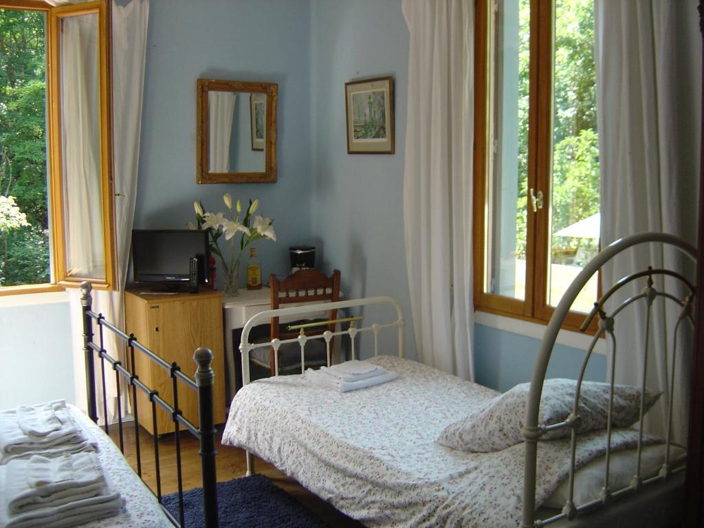 Aux Quatre Saisons Axat Bed & Breakfast Room photo