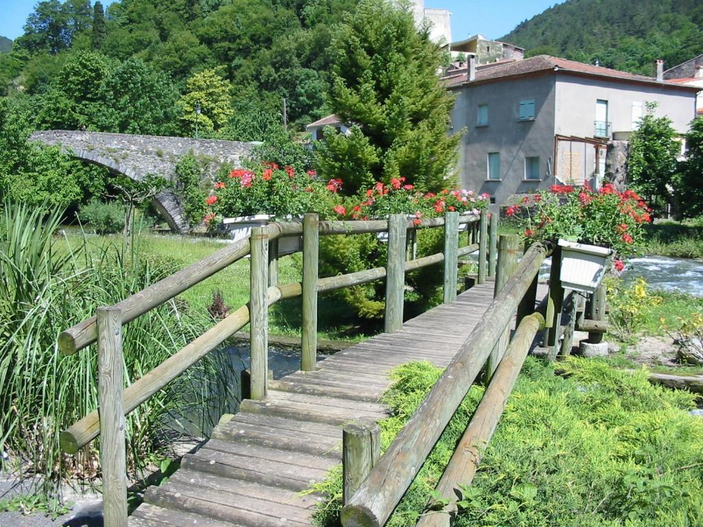 Aux Quatre Saisons Axat Bed & Breakfast Exterior photo